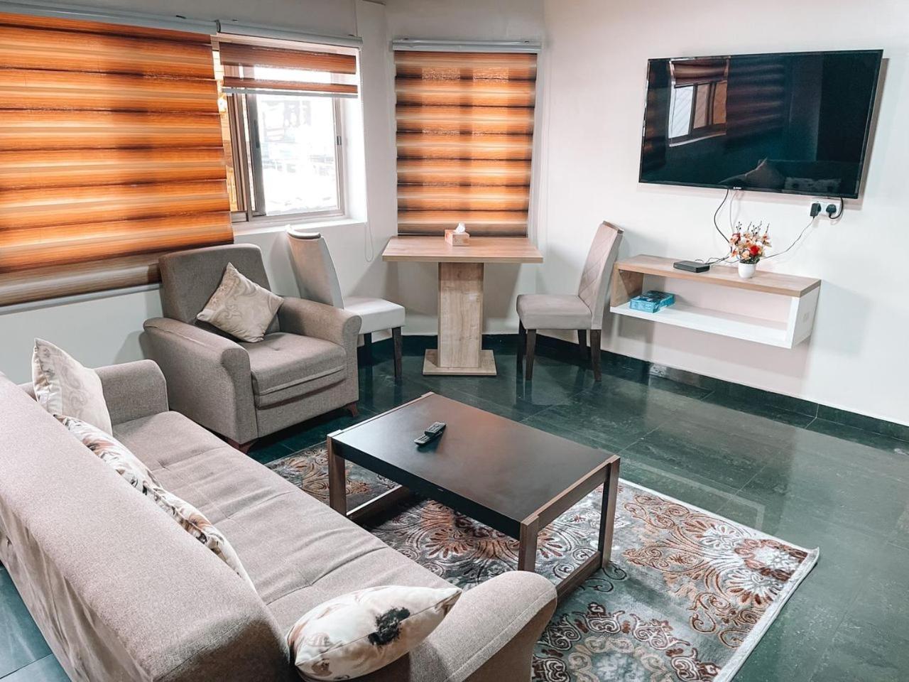 Sky Suites East Legon アクラ エクステリア 写真